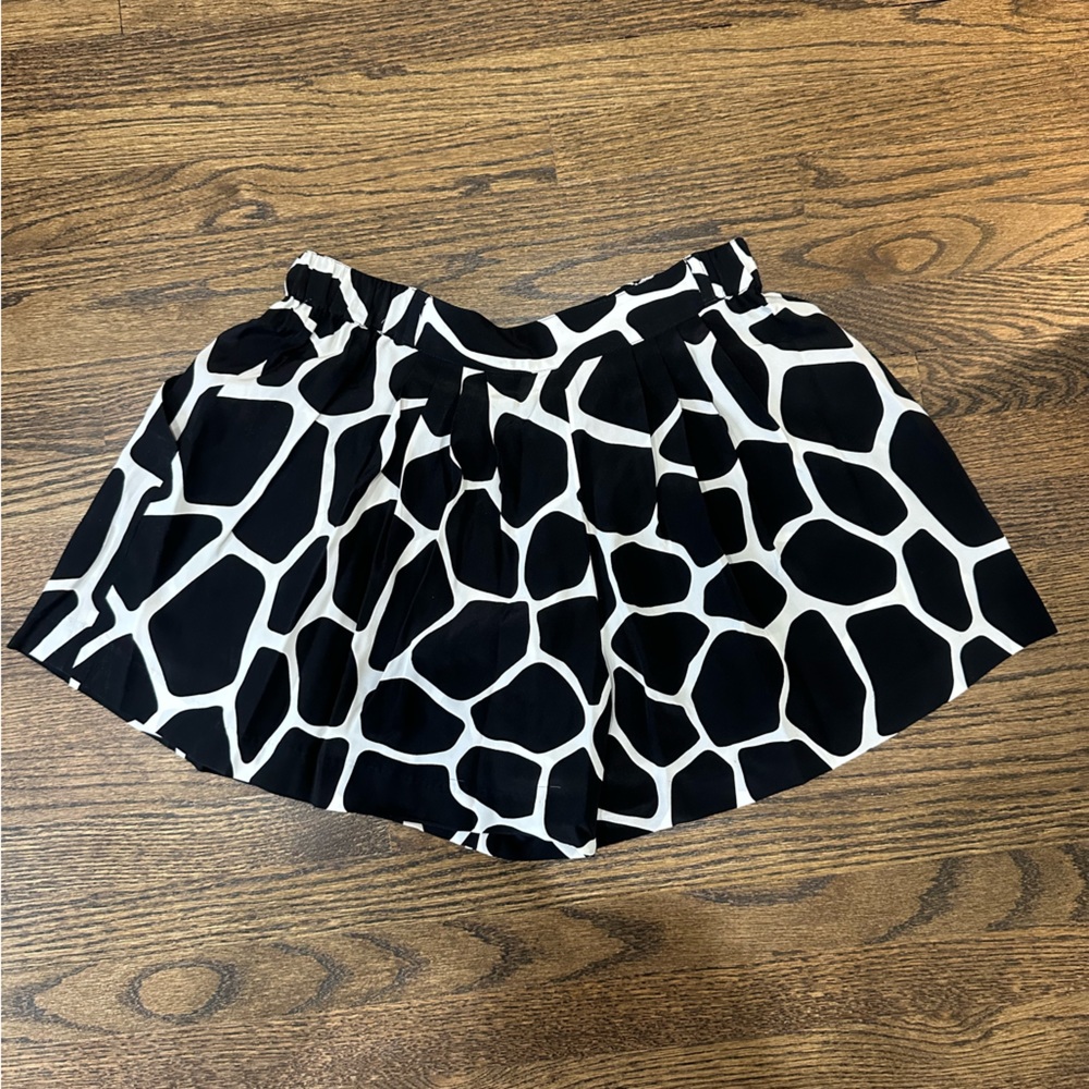 Silk Club Monaco Shorts 🖤🤍